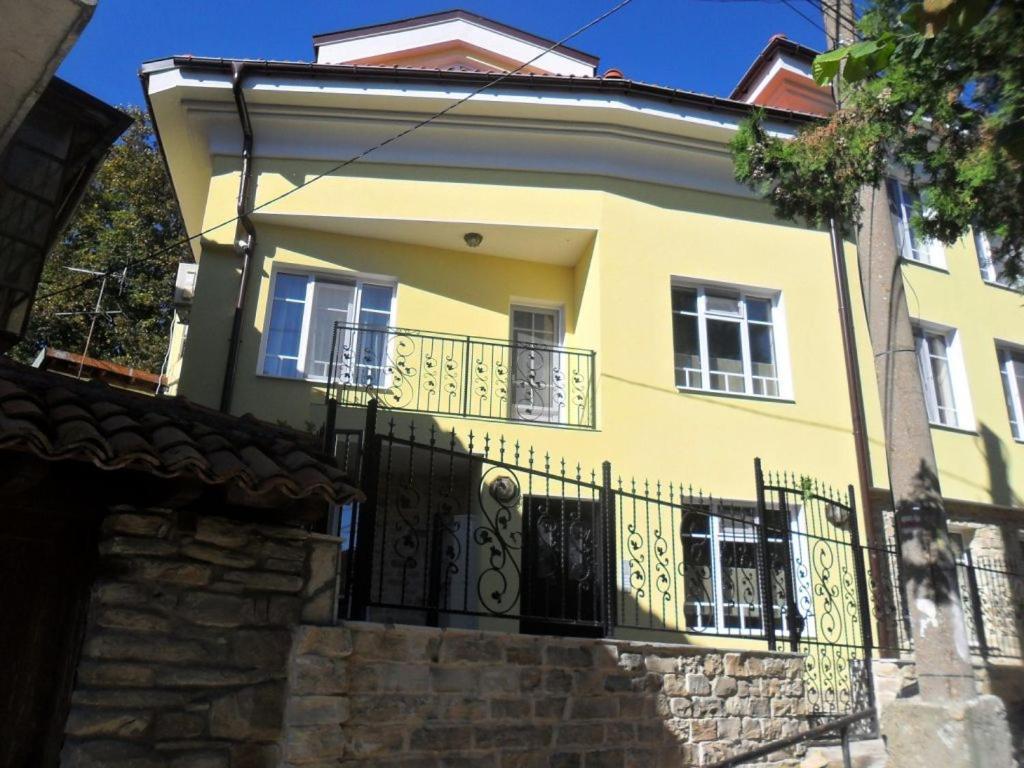 דירות וליקו טורנובו Къщата С Чешмата מראה חיצוני תמונה